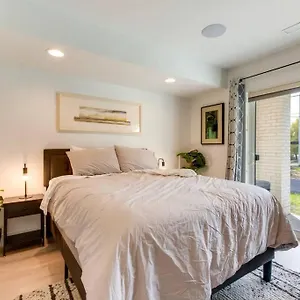 https://apt-brand-new-two-room-building-on-a-park.seedenverhotels.com
